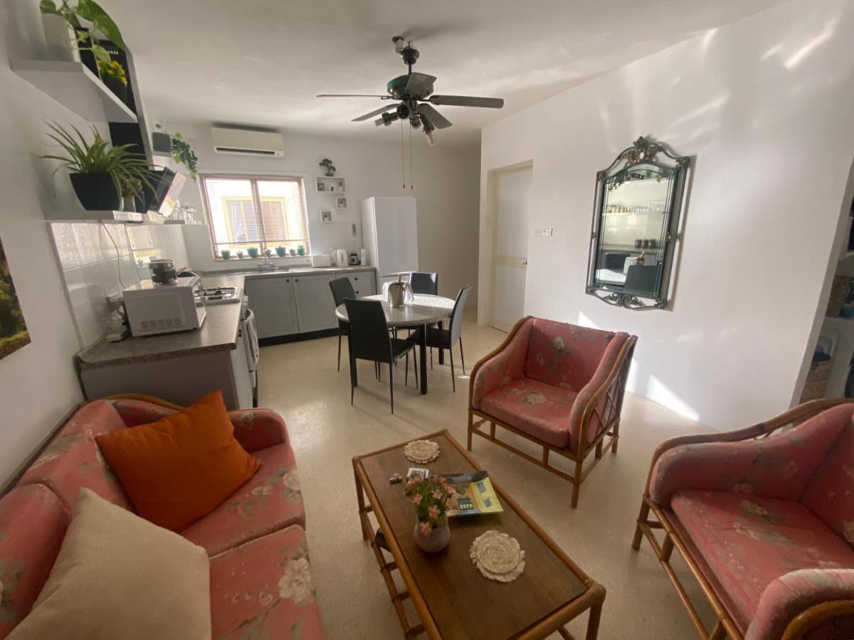 St Paul'S Bay Central Apartment In Qawra St. Paul's Bay Exterior photo